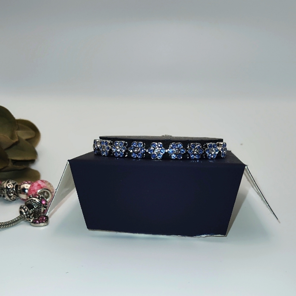 Elegant Find Silver Plate Flour Blue Crystal Bracelet